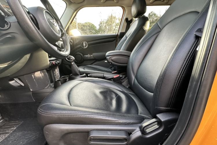Used MINI 2016 1.2T ONE Five-Door Edition Interior 5