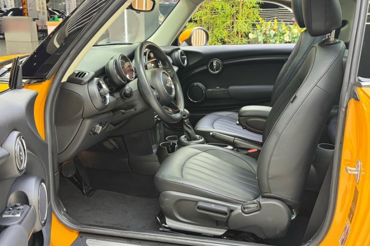Used MINI 2016 1.2T ONE Pioneer Edition Interior 6