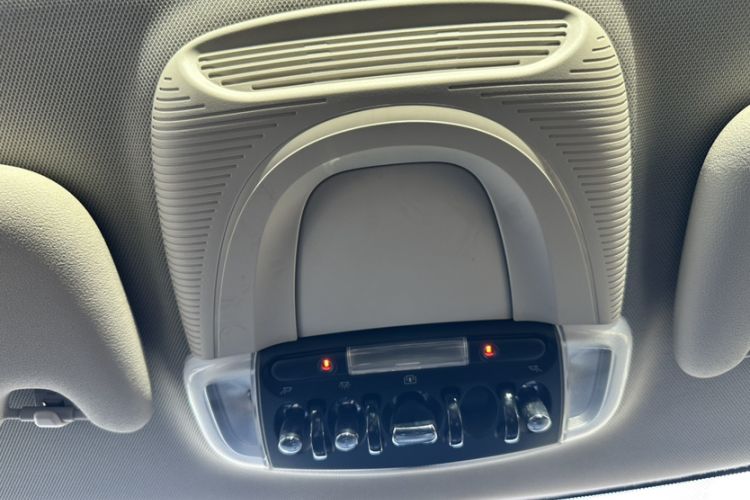 Used MINI 2016 1.2T ONE Five-Door Edition Interior 7