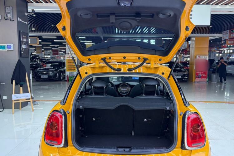 Used MINI 2016 1.2T ONE Pioneer Edition Interior 8