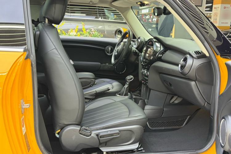 Used MINI 2016 1.2T ONE Pioneer Edition Interior 9