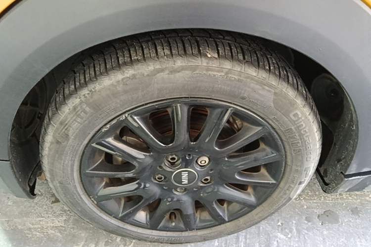 Used MINI 2016 1.5T COOPER Five-Door Edition Left Front Wheel Hub