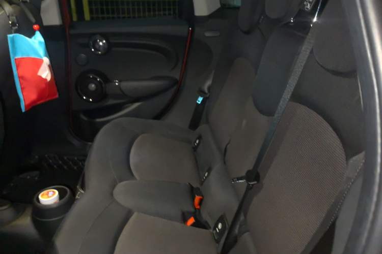 Used MINI 2016 1.2T ONE Pioneer Edition Five-Door Version Left Rear Seat