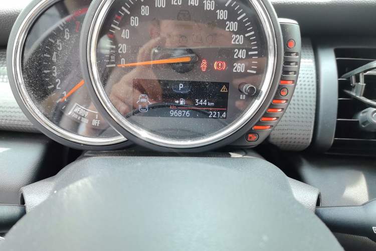 Used MINI 2016 1.5T COOPER Avant-Garde Odometer Close Up