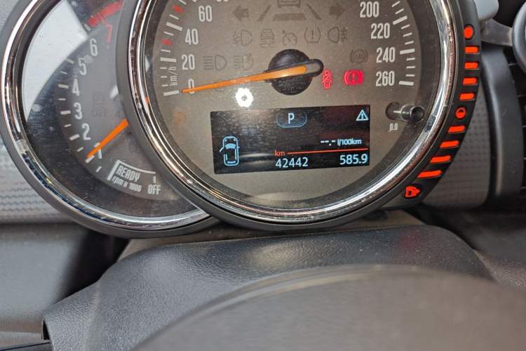 Used MINI 2016 1.5T COOPER Odometer Close Up