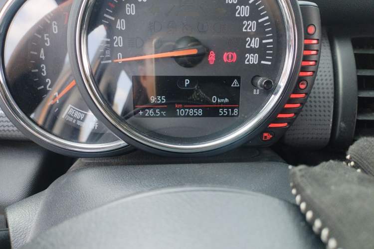 Used MINI 2016 1.5T COOPER Five-Door Edition Odometer Close Up