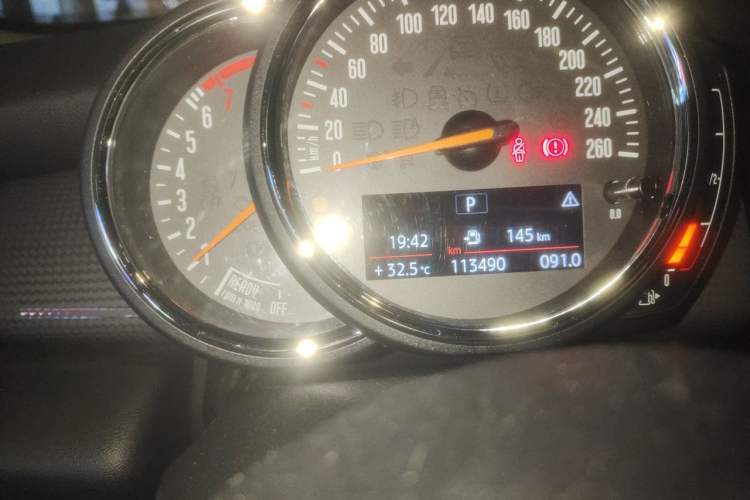 Used MINI 2016 1.5T COOPER Odometer Close Up