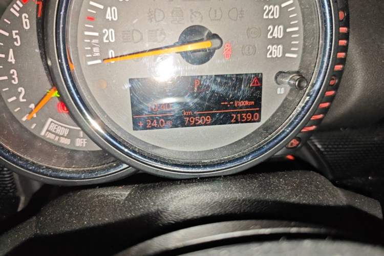 Used MINI  Odometer Close Up