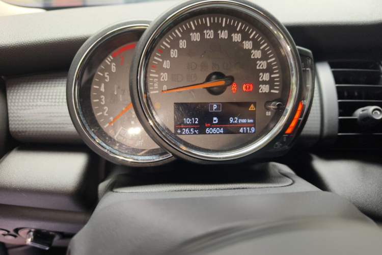 Used MINI 2016 1.5T COOPER Odometer Close Up