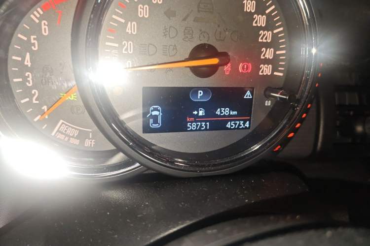 Used MINI 2016 1.5T COOPER Five-Door Edition Odometer Close Up