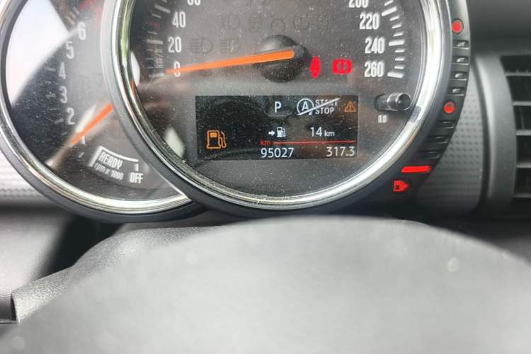 Used MINI 2016 1.5T COOPER Five-Door Edition Odometer Close Up