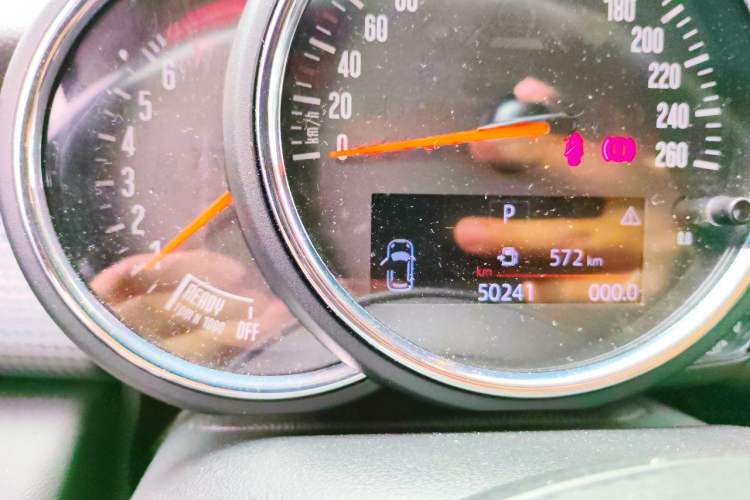 Used MINI 2016 1.5T COOPER Odometer Close Up