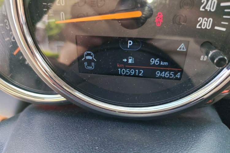 Used MINI 2016 1.5T COOPER Odometer Close Up