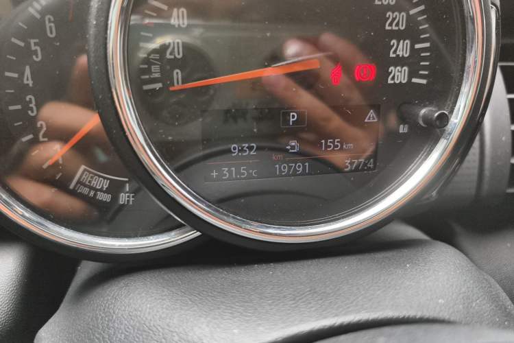 Used MINI 2016 1.5T COOPER Odometer Close Up
