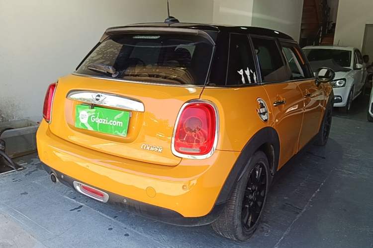 Used MINI 2016 1.5T COOPER Five-Door Edition Rear Right 45 Deg