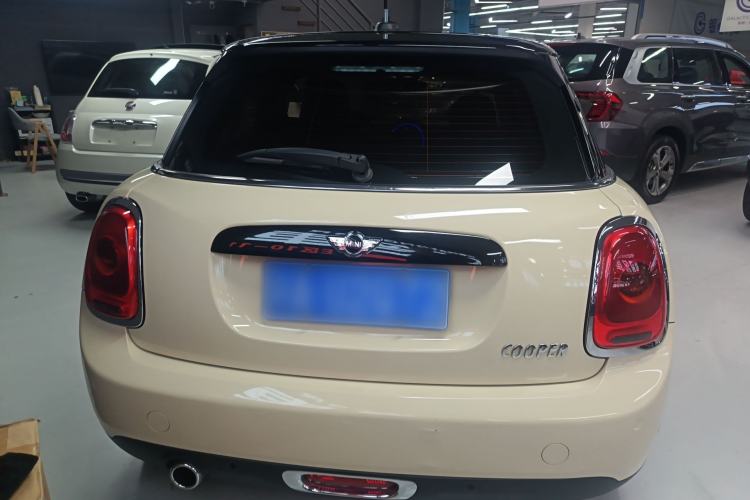 Used MINI 2016 1.5T COOPER Five-Door Edition Rear