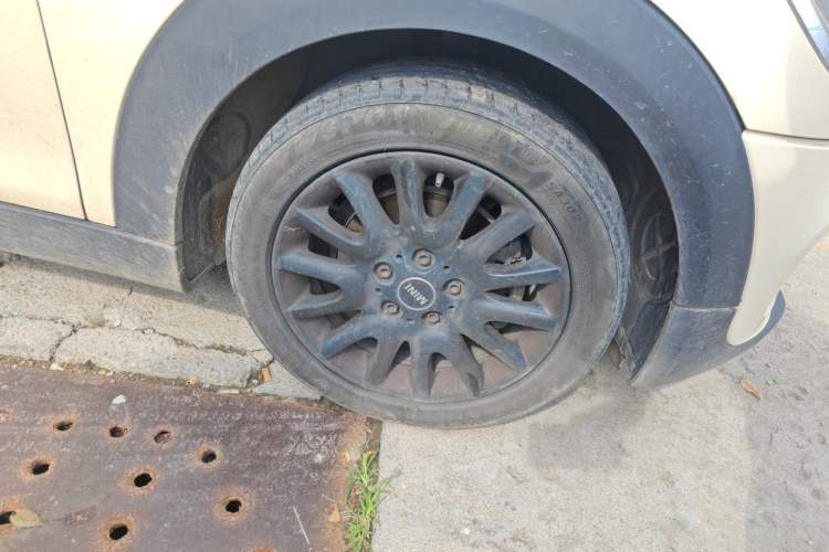 Used MINI 2016 1.2T ONE Pioneer Edition Five-Door Version Right Front Wheel Hub