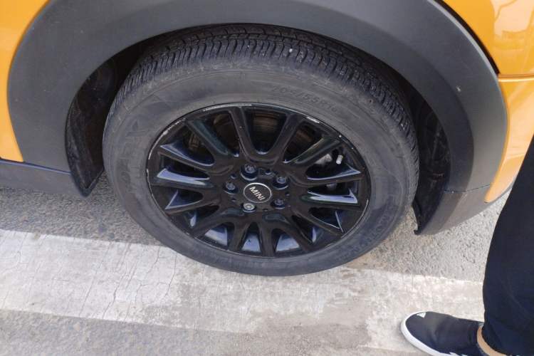 Used MINI 2016 1.5T COOPER Five-Door Edition Right Front Wheel Hub