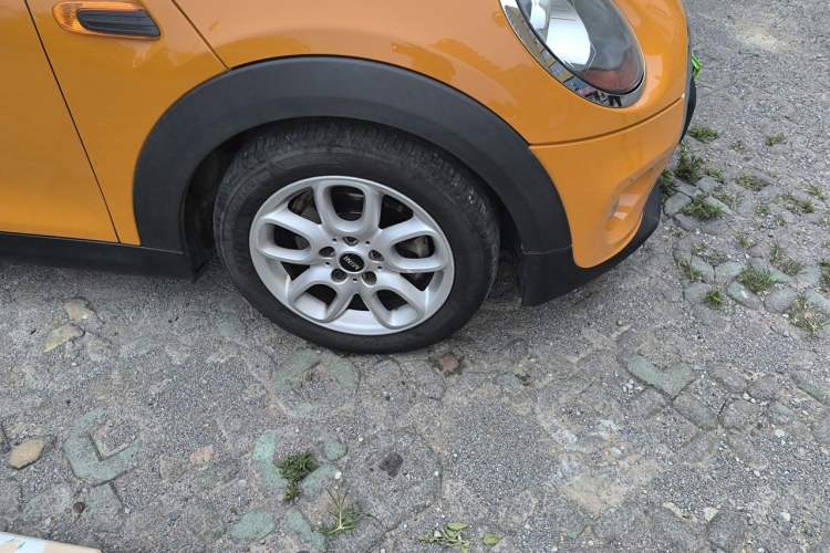 Used MINI 2016 1.2T ONE Pioneer Edition Right Front Wheel Hub
