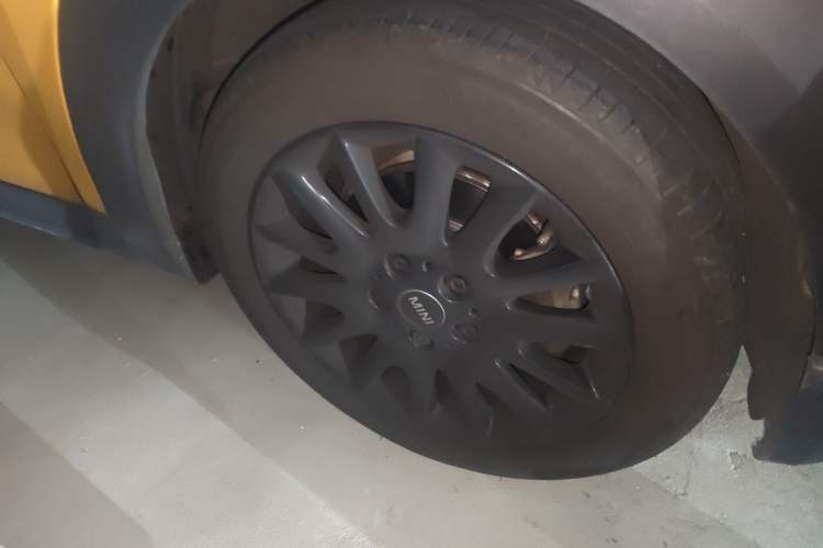 Used MINI 2016 1.5T COOPER Five-Door Edition Right Front Wheel Hub