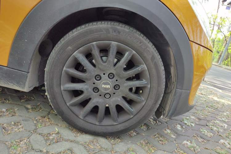 Used MINI 2016 1.5T COOPER Five-Door Edition Right Front Wheel Hub