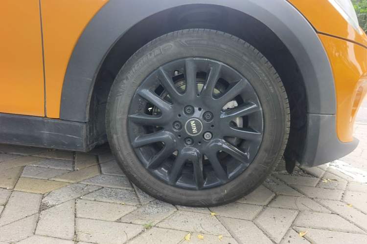 Used MINI 2016 1.5T COOPER Five-Door Edition Right Front Wheel Hub