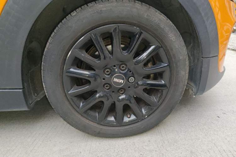 Used MINI 2016 1.5T COOPER Five-Door Edition Right Front Wheel Hub