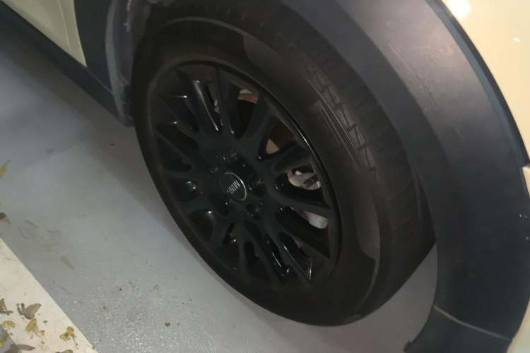 Used MINI 2016 1.2T ONE Pioneer Edition Five-Door Version Right Front Wheel Hub