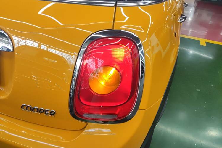 Used MINI 2016 1.5T COOPER Five-Door Edition Right Rear Taillight