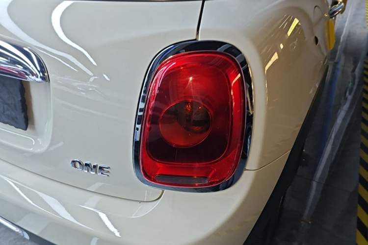 Used MINI 2016 1.2T ONE Five-Door Edition Right Rear Taillight