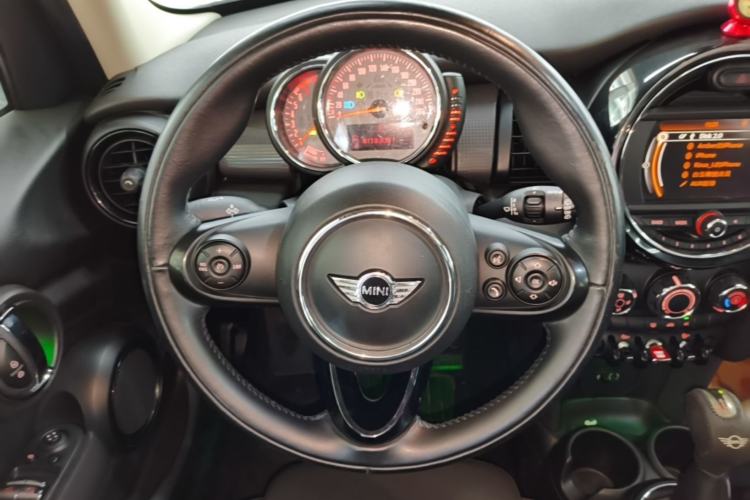 Used MINI 2016 1.5T COOPER Five-Door Edition Steering Wheel