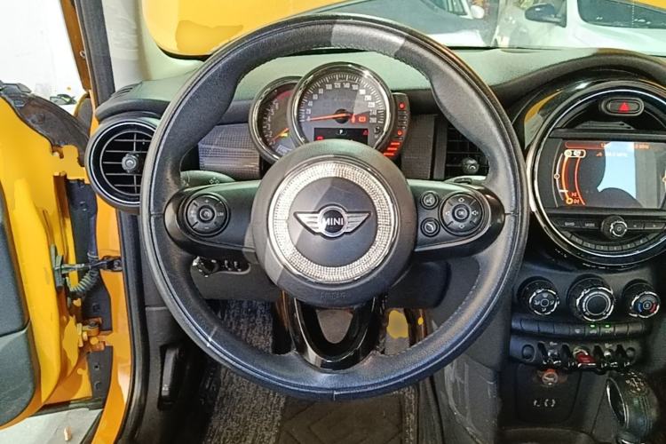 Used MINI 2016 1.5T COOPER Five-Door Edition Steering Wheel