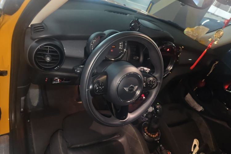 Used MINI 2016 1.5T COOPER Five-Door Edition Steering Wheel