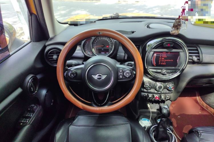 Used MINI 2016 1.5T COOPER Five-Door Edition Steering Wheel