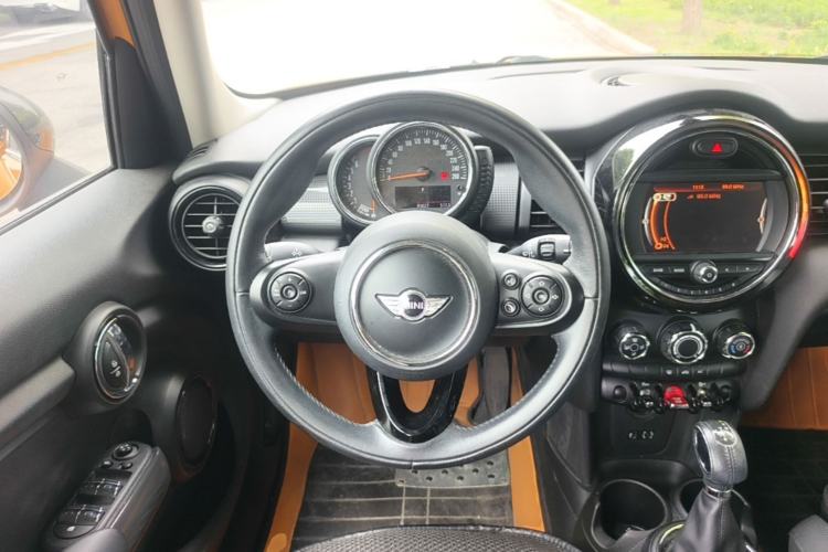 Used MINI 2016 1.5T COOPER Five-Door Edition Steering Wheel