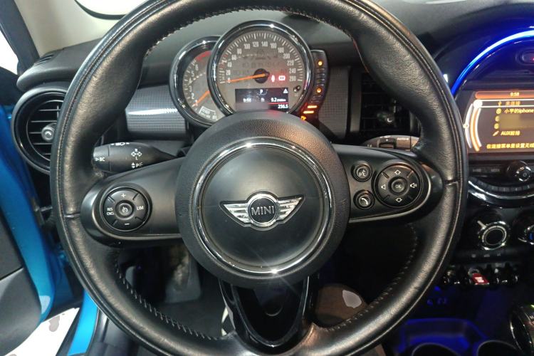 Used MINI 2016 1.5T COOPER Five-Door Edition Steering Wheel