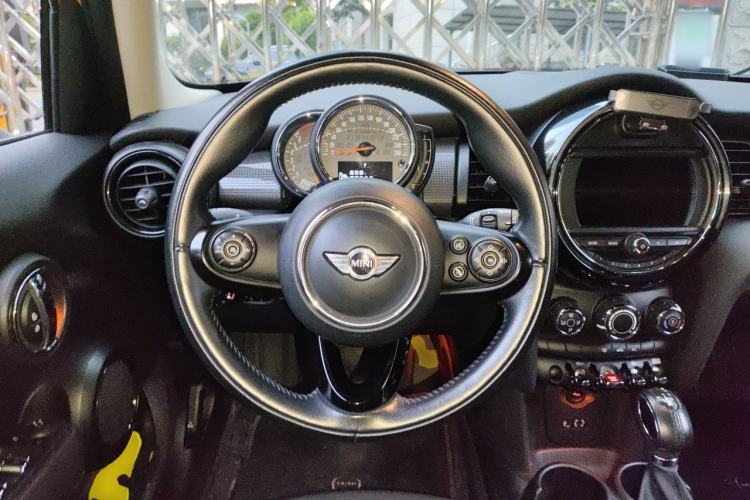 Used MINI 2016 1.5T COOPER Five-Door Edition Steering Wheel