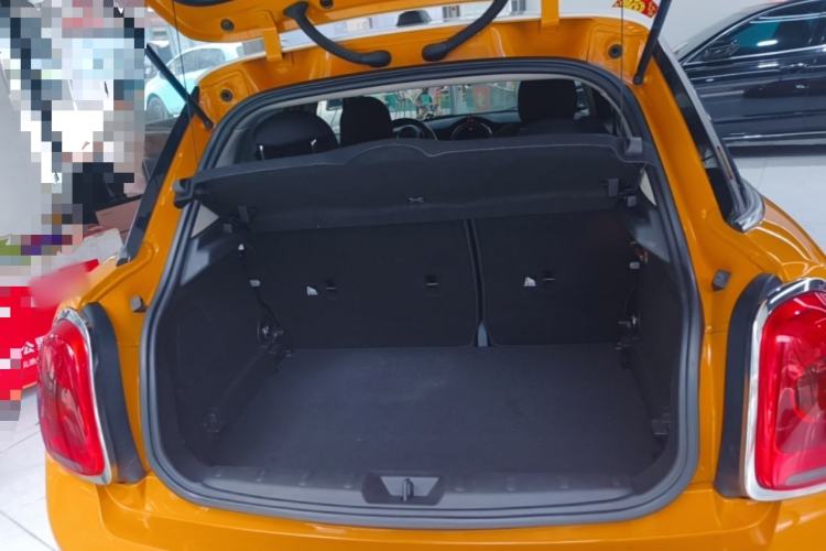 Used MINI 2016 1.5T COOPER Five-Door Edition Trunk