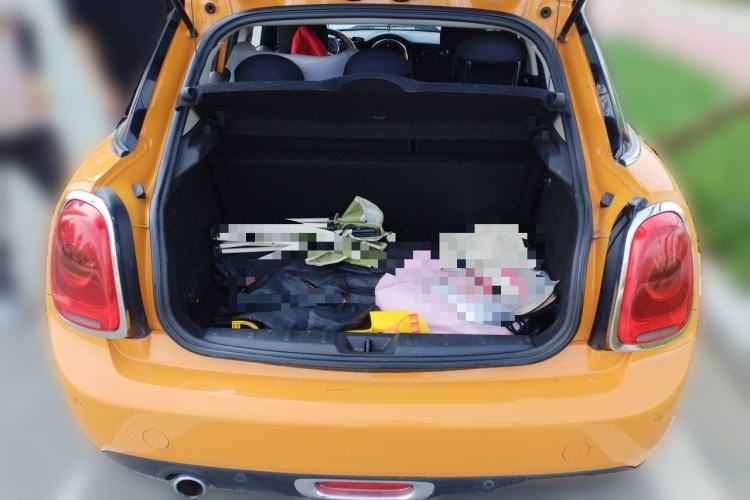 Used MINI 2016 1.5T COOPER Five-Door Edition Trunk