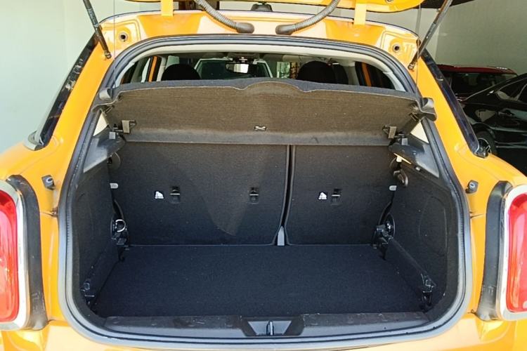 Used MINI 2016 1.5T COOPER Five-Door Edition Trunk