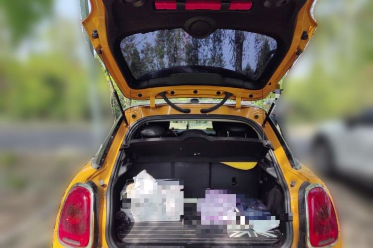 Used MINI 2016 1.5T COOPER Five-Door Edition Trunk