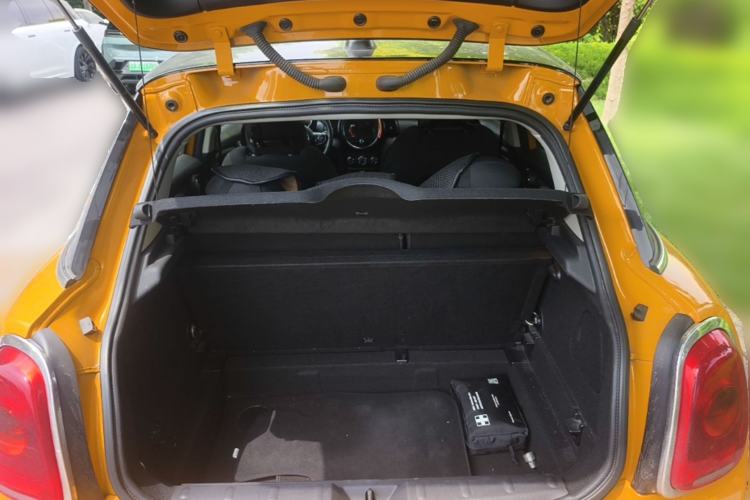 Used MINI 2016 1.5T COOPER Five-Door Edition Trunk