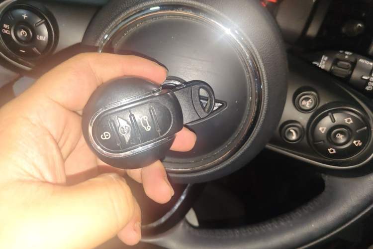 Used MINI 2016 1.5T COOPER Five-Door Edition Vehicle Key