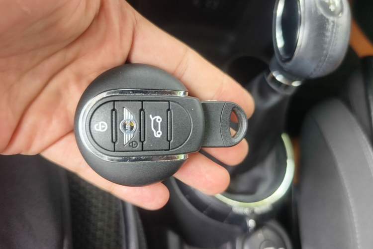 Used MINI 2016 1.5T COOPER Five-Door Edition Vehicle Key
