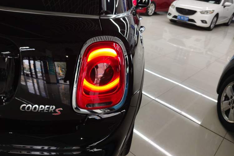 Used MINI 2017 2.0T COOPER S Racing Enthusiast Five-Door Edition Exterior 3