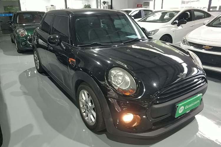 Used MINI 2017 1.5T COOPER Ice Blue Limited Edition Five-Door Version Front Right 45 Deg