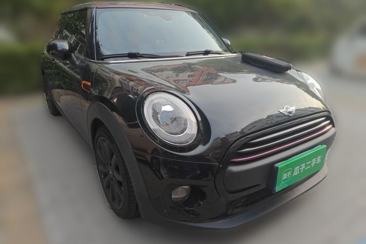 Used MINI  Front Right 45 Deg