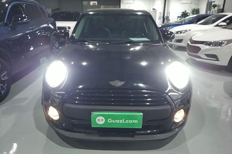 Used MINI 2017 1.5T COOPER Ice Blue Limited Edition Five-Door Version Front