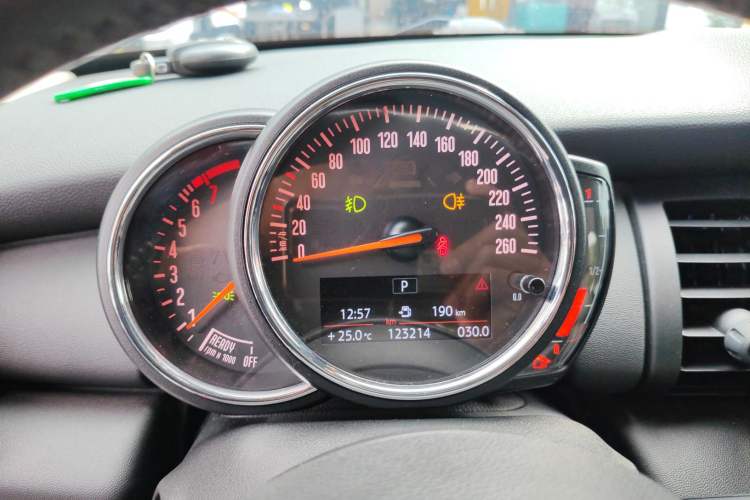 Used MINI 2017 1.5T COOPER Ice Blue Limited Edition Five-Door Version Instrument Cluster
