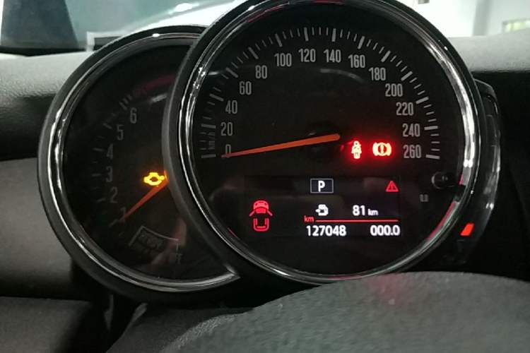 Used MINI 2017 1.5T COOPER Ice Blue Limited Edition Five-Door Version Instrument Cluster